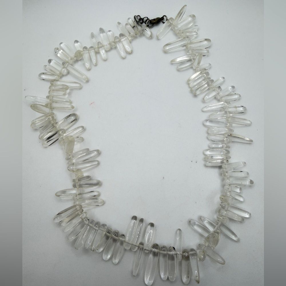 18" of 18x4mm clear polished quartz beaded necklace w/‎ silver tone hardware!